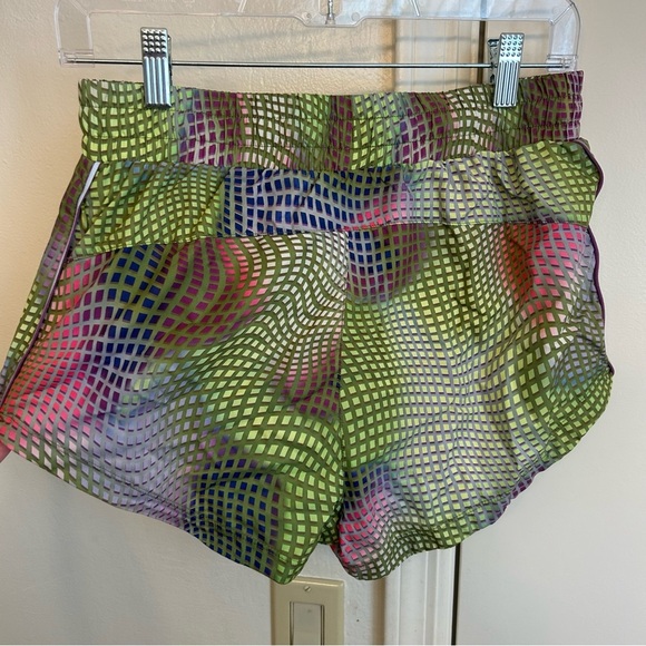 NWT Fabletics Full Speed Mid-Rise Run Shorts Size Small Melted Matrix Cosmic - Picture 9 of 10